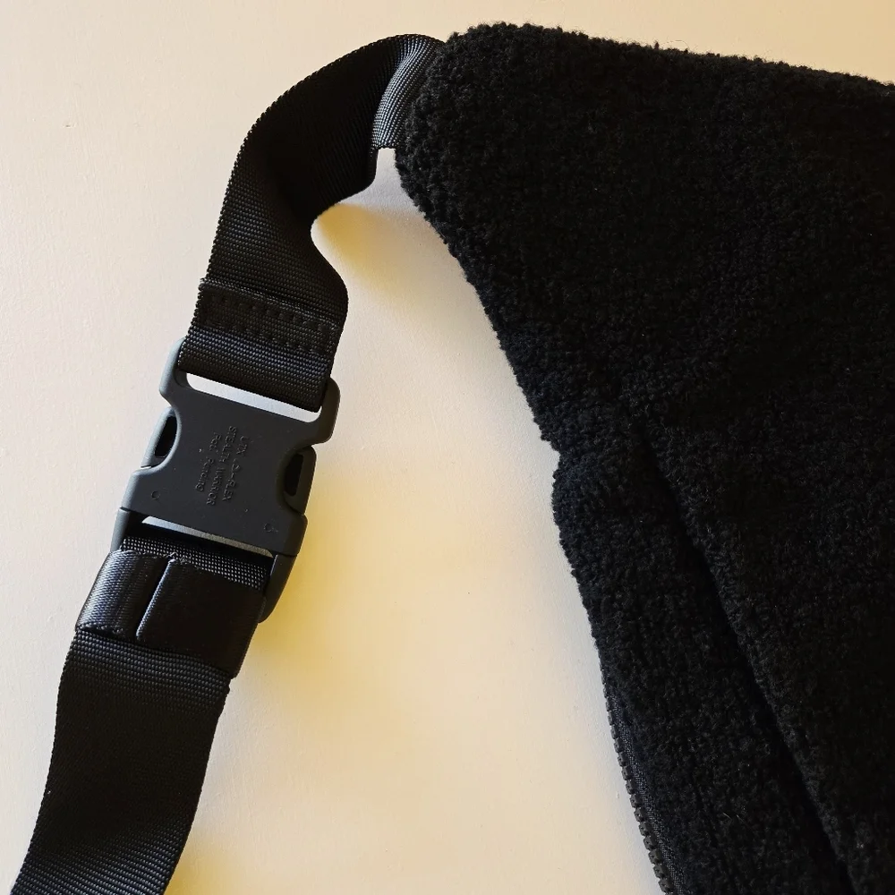Lululemon On The Beat Black Sherpa Fleece Over The Shoulder Crossbody Belt Bag - Picture 10 of 14